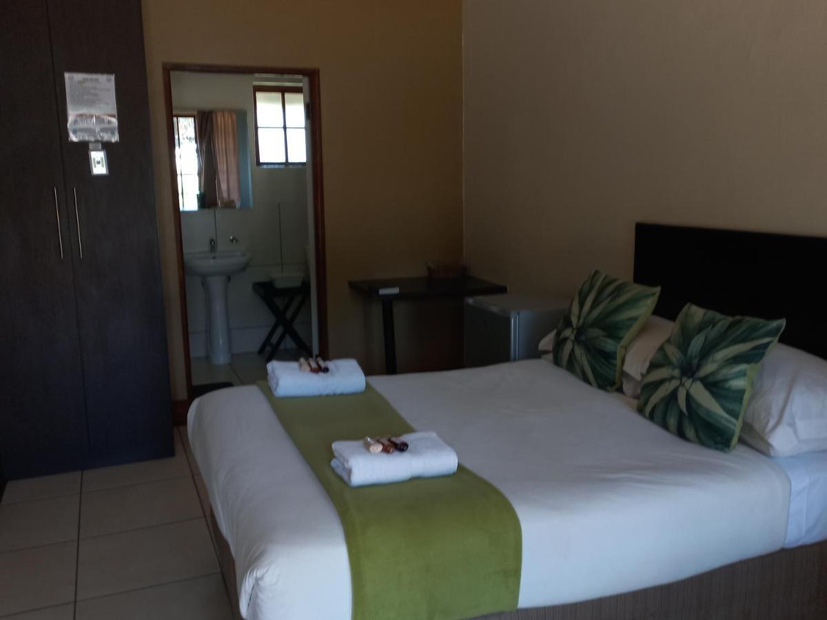 Or Tambo Guest House Kempton Park Exterior photo