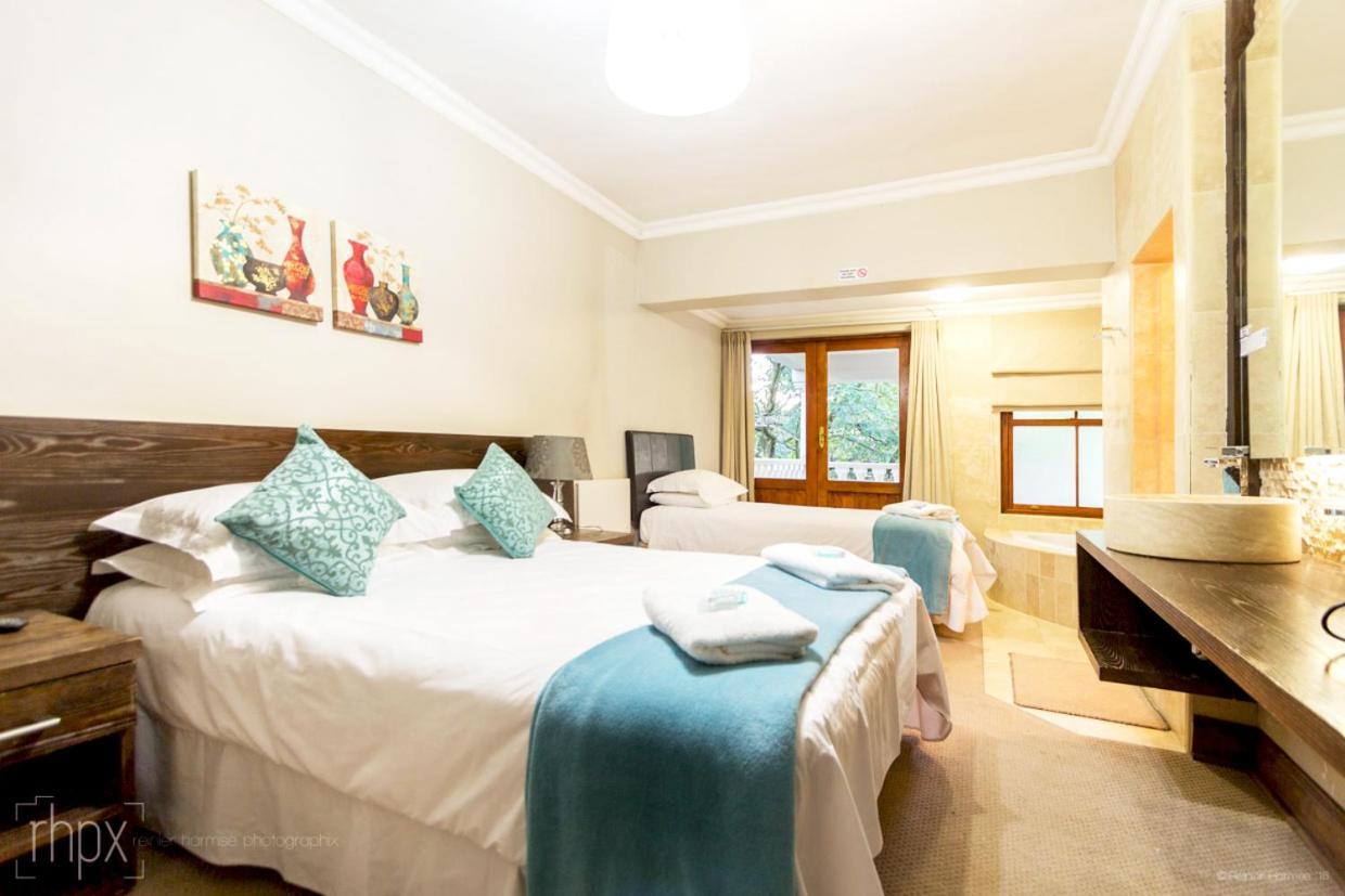 Or Tambo Guest House Kempton Park Exterior photo