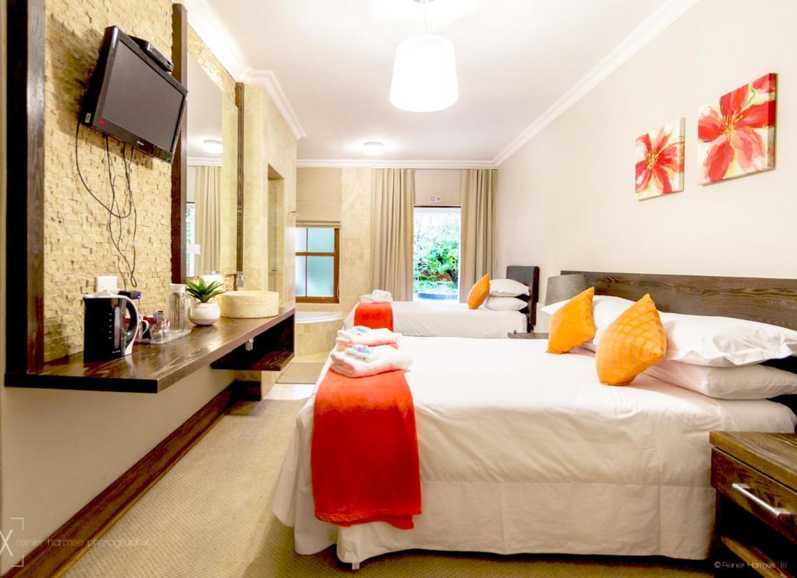 Or Tambo Guest House Kempton Park Exterior photo
