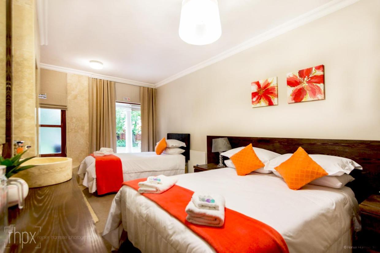 Or Tambo Guest House Kempton Park Exterior photo