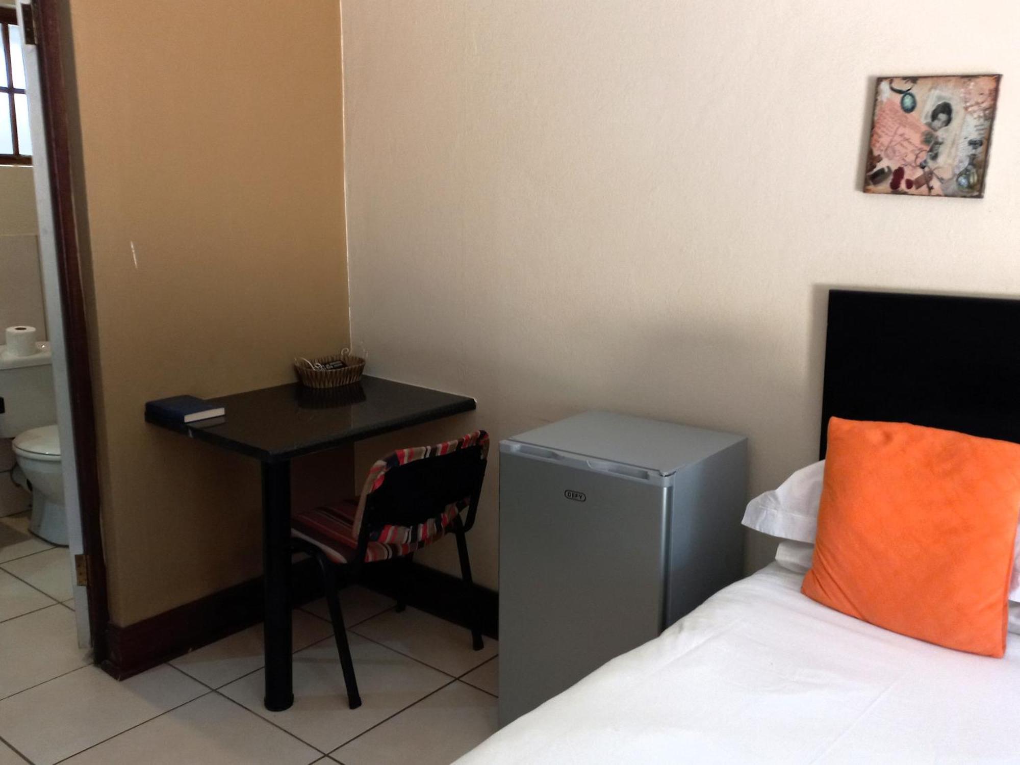 Or Tambo Guest House Kempton Park Exterior photo