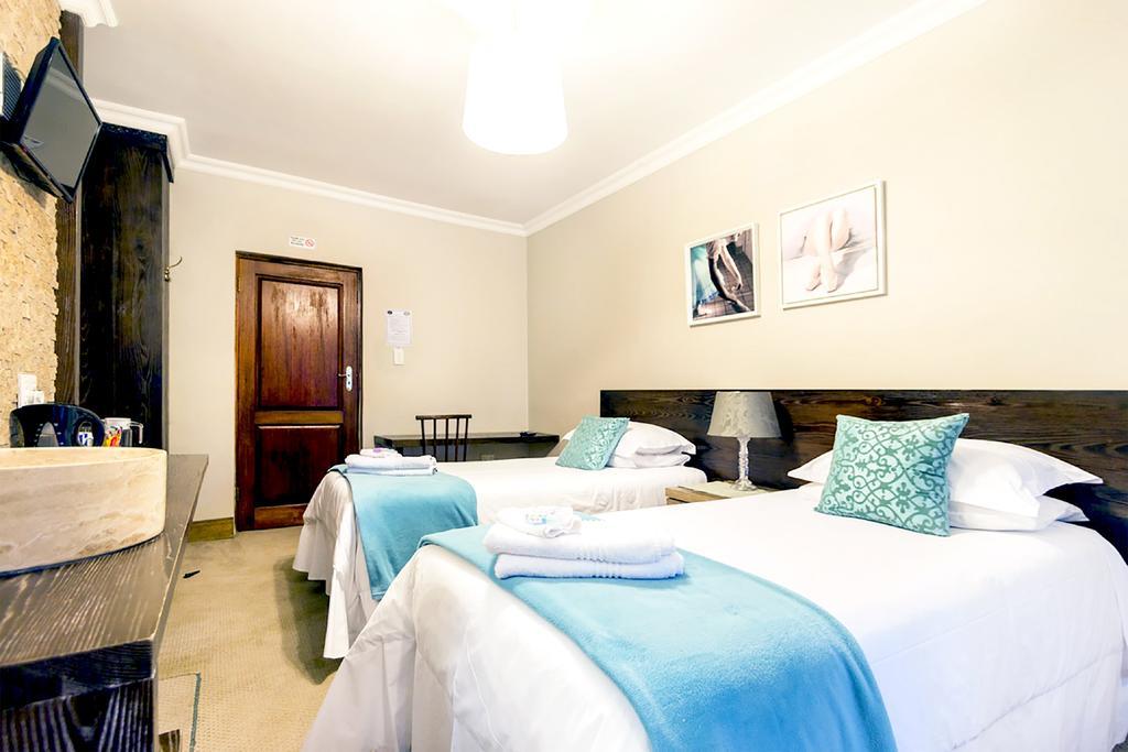 Or Tambo Guest House Kempton Park Exterior photo